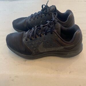 Nike Womes Black Athletic Shoes